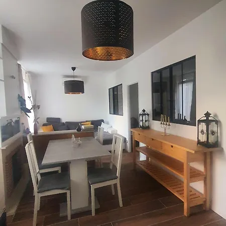 Hôte Stéphanois &parking Apartamento *