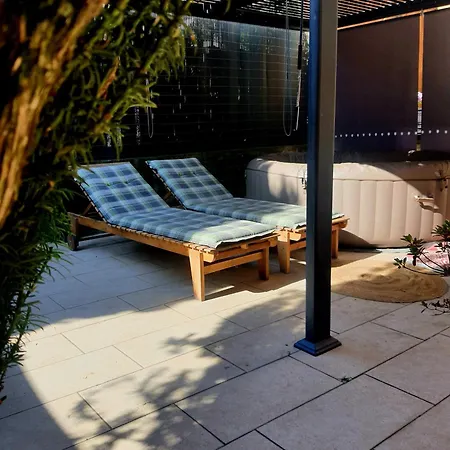 Hôte Stéphanois &parking Apartamento *